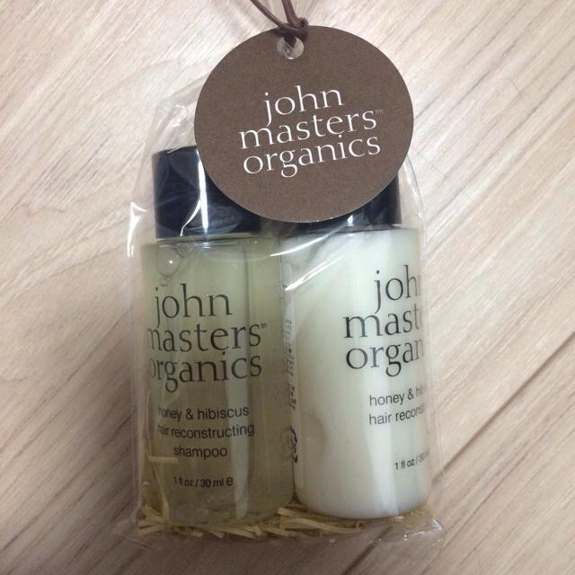 John Masters Organics(ジョンマスターオーガニック)のシャンプーコンディショナーセット コスメ/美容のヘアケア/スタイリング(ヘアケア)の商品写真