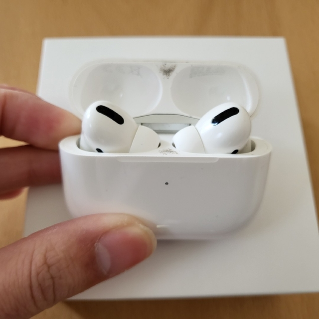 Apple(アップル)のapple airpods pro MWP22J/A 第一世代 ノイキャン スマホ/家電/カメラのオーディオ機器(ヘッドフォン/イヤフォン)の商品写真