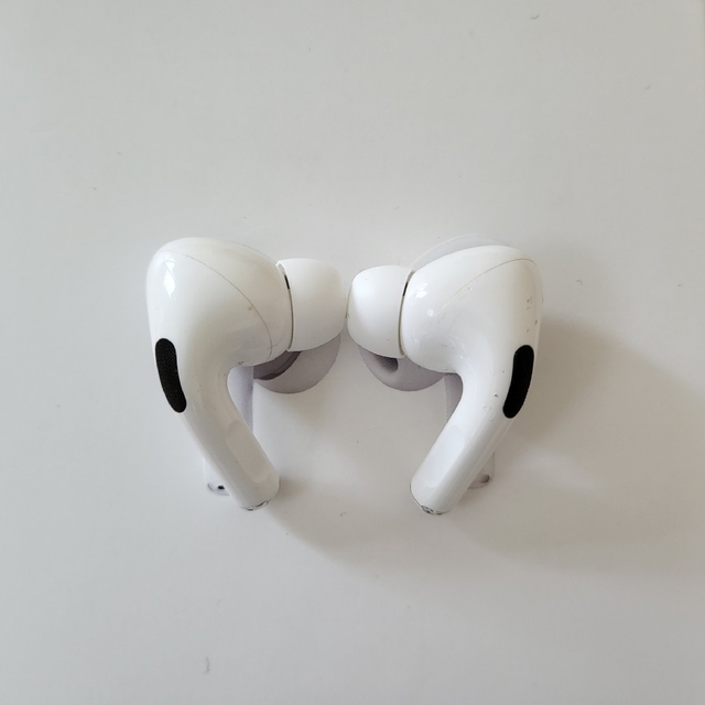 Apple(アップル)のapple airpods pro MWP22J/A 第一世代 ノイキャン スマホ/家電/カメラのオーディオ機器(ヘッドフォン/イヤフォン)の商品写真