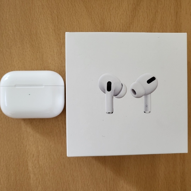 Apple(アップル)のapple airpods pro MWP22J/A 第一世代 ノイキャン スマホ/家電/カメラのオーディオ機器(ヘッドフォン/イヤフォン)の商品写真