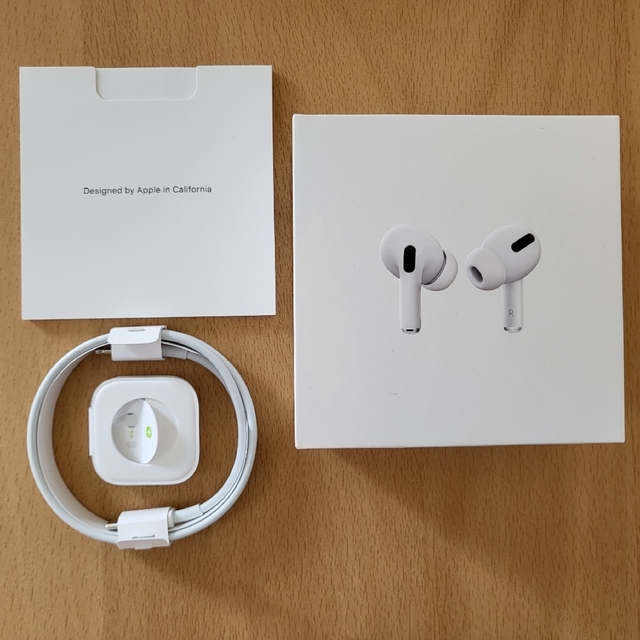 Apple(アップル)のapple airpods pro MWP22J/A 第一世代 ノイキャン スマホ/家電/カメラのオーディオ機器(ヘッドフォン/イヤフォン)の商品写真