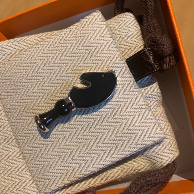 Hermes(エルメス)の新品エルメス　馬　ホースピンバッジ　ブラック　シルバー金具　 メンズのアクセサリー(その他)の商品写真