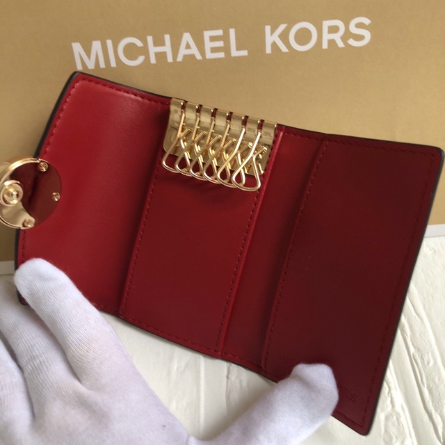 Michael Kors(マイケルコース)の新品★定価27,500円★マイケルコース シグネチャー レッド キーケース レディースのファッション小物(キーケース)の商品写真