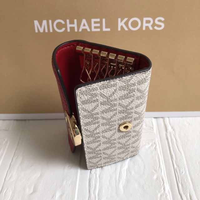 Michael Kors(マイケルコース)の新品★定価27,500円★マイケルコース シグネチャー レッド キーケース レディースのファッション小物(キーケース)の商品写真