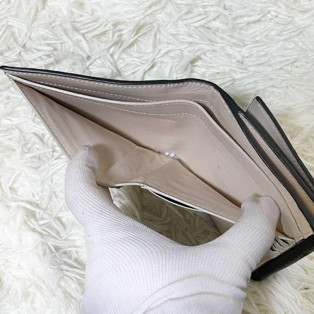 箱付き極美品✨FENDI ピーカブー レザー 二つ折り財布 ブラック 鑑定済