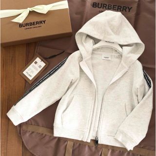 バーバリー(BURBERRY)のバーバリーチルドレン パーカー 6Y(ジャケット/上着)