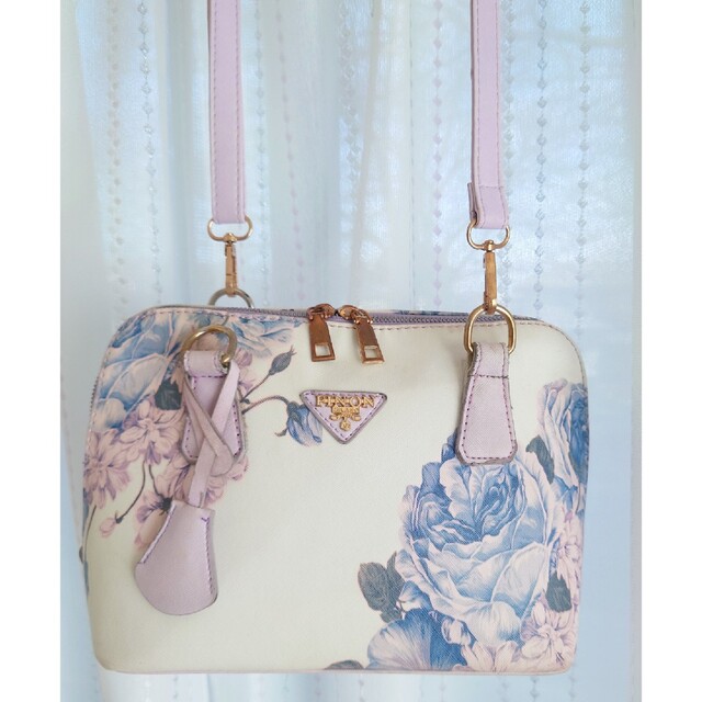 FINON ♢MILANO♢　花柄ショルダーバッグ　送料込み レディースのバッグ(ショルダーバッグ)の商品写真