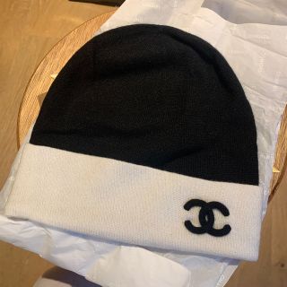 シャネル(CHANEL)の新品CHANEL シャネル　ニット帽　帽子　ビーニー　　ホワイト　ブラック(ニット帽/ビーニー)