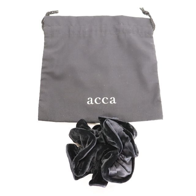 acca(アッカ)のacca アッカ　シュシュ　ベロア　レディース　黒　USED レディースのヘアアクセサリー(ヘアゴム/シュシュ)の商品写真