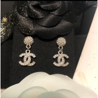 CHANEL ミラー　ピアス　ホワイトレディース