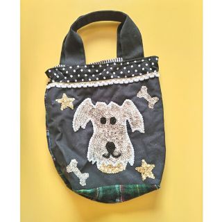 カーリー(CURLY&Co.)のCURLY  犬柄スパンコールバッグ　黒(トートバッグ)