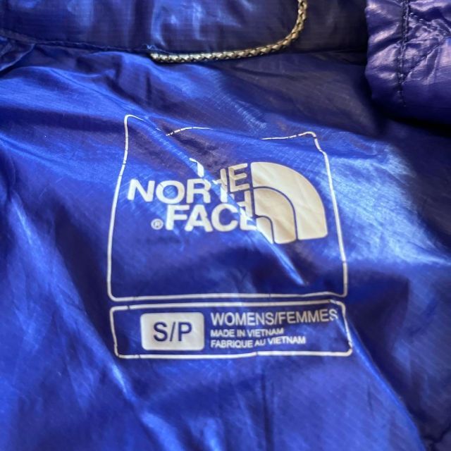 THE NORTH FACE(ザノースフェイス)の【USA規格】ノースフェイス 中綿 ナイロンジャケット 薄手 刺繍ロゴ メンズのジャケット/アウター(ナイロンジャケット)の商品写真