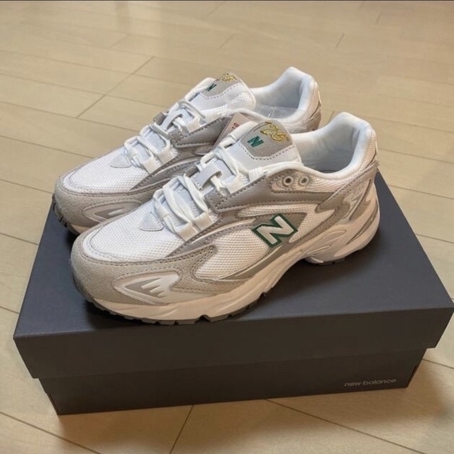 新品未使用！new balance725　24センチ！