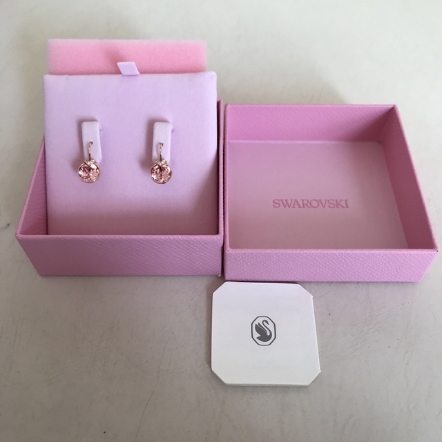 スワロフスキー 揺れるピアス 2cm - ピアス