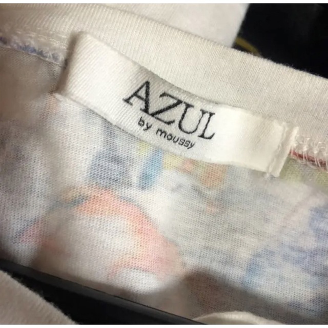 AZUL by moussy(アズールバイマウジー)のAZULbymoussy 花柄Tシャツ レディースのトップス(Tシャツ(半袖/袖なし))の商品写真