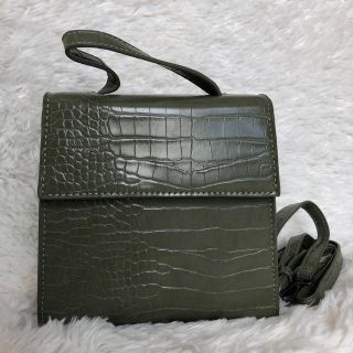 グレイル(GRL)のGRL ミニスクエアショルダーバッグ　グリーン　美品　ほぼ未使用(ショルダーバッグ)