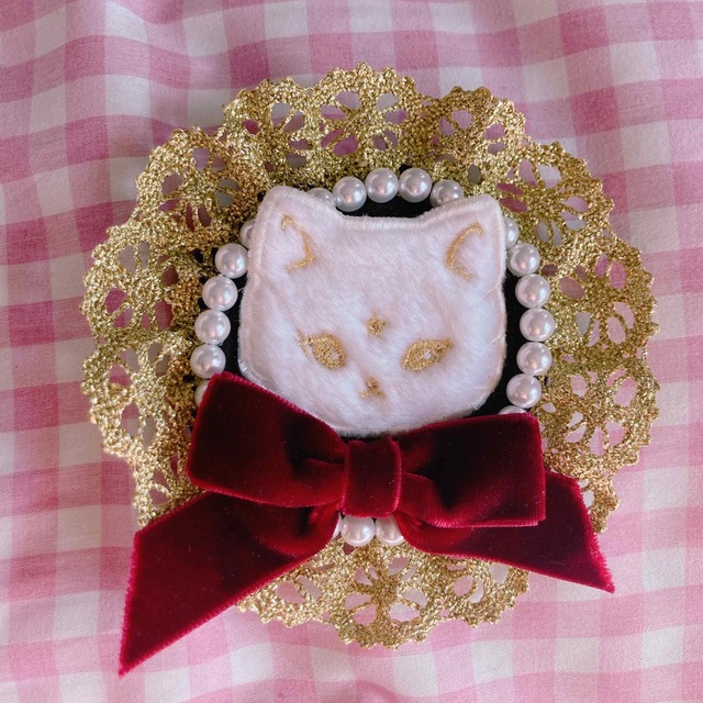 Angelic Pretty(アンジェリックプリティー)のAngelicPretty Milk Catクリップブローチ ワイン レディースのアクセサリー(ブローチ/コサージュ)の商品写真