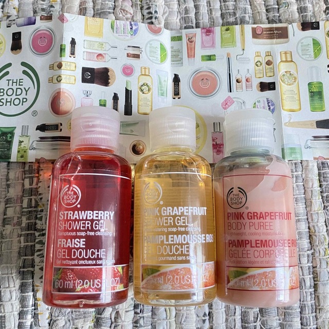 THE BODY SHOP(ザボディショップ)の新品＊THE BODY SHOP🍓3本セット コスメ/美容のボディケア(ボディローション/ミルク)の商品写真