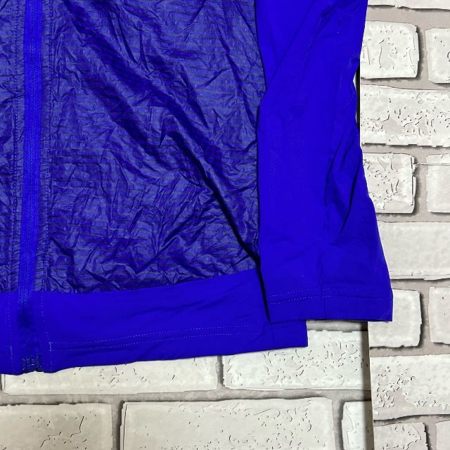 adidas(アディダス)のadidas ナイロンジャケット 切り替え ロゴプリント ブルー レディースM レディースのジャケット/アウター(ナイロンジャケット)の商品写真