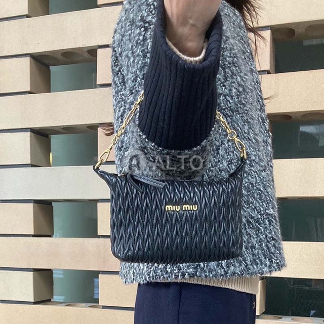 正規品】 miumiu レザー マトラッセ MATELASSE ミニショルダーバッグ