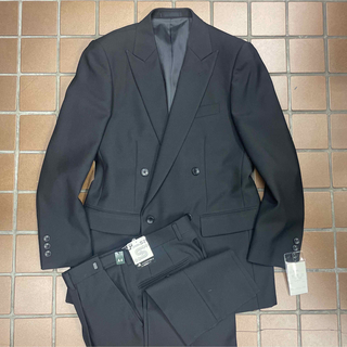 アウトレット価格　新品未使用　激安/礼服　喪服　ダブルスーツA4 ブラック　黒/(セットアップ)