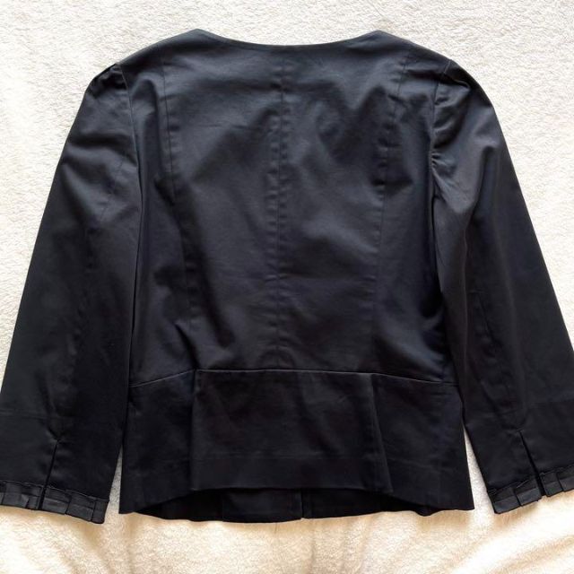ANAYI(アナイ)のアナイ ノーカラー ジャケット フリル 黒 ブラック  フォーマル サイズ36  レディースのジャケット/アウター(ノーカラージャケット)の商品写真