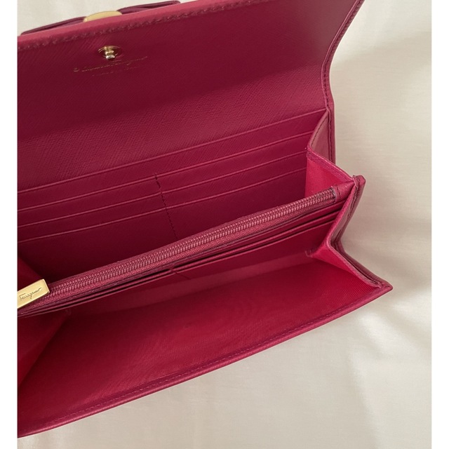 Salvatore Ferragamo(サルヴァトーレフェラガモ)のフェラガモ　ピンク　長財布　美品 レディースのファッション小物(財布)の商品写真