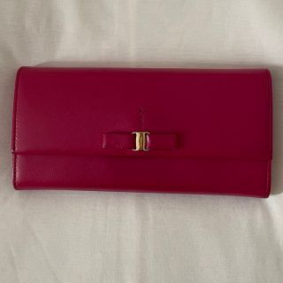 サルヴァトーレフェラガモ(Salvatore Ferragamo)のフェラガモ　ピンク　長財布　美品(財布)