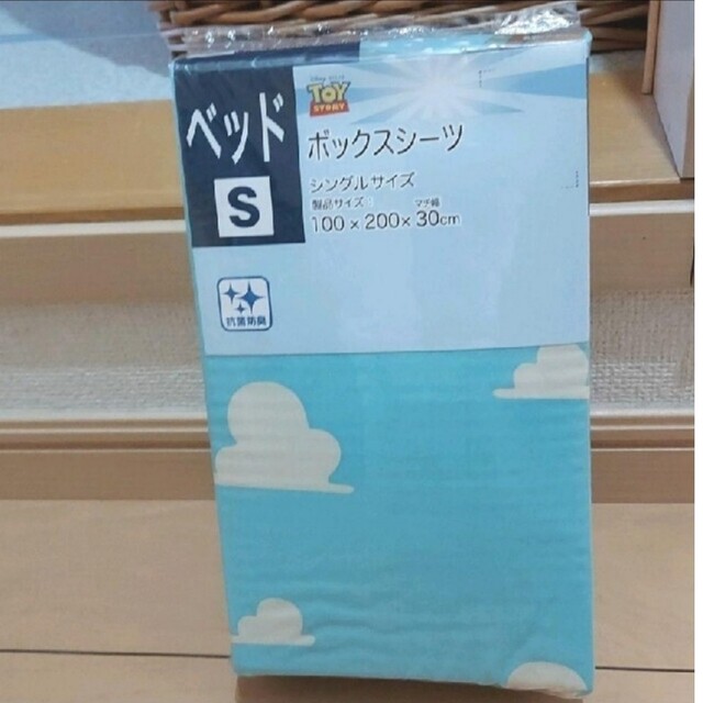 トイ・ストーリー(トイストーリー)の20時迄 ディズニー　トイストーリー　雲　くも　ボックスシーツ布団カバー水色 インテリア/住まい/日用品の寝具(シーツ/カバー)の商品写真