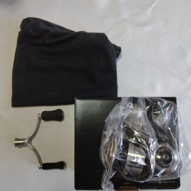 ダイワ(DAIWA) スピニングリール 19セルテートLT3000S-CH-DH