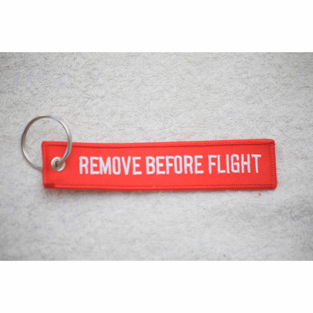 JAL(日本航空)(ジャル(ニホンコウクウ))のエアラインストラップ2本  REMOVE BEFORE FLIGHT赤タグ2個 エンタメ/ホビーのテーブルゲーム/ホビー(航空機)の商品写真