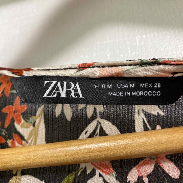 ZARA(ザラ)のZARA シフォンブラウス サイズM レディースのトップス(シャツ/ブラウス(長袖/七分))の商品写真