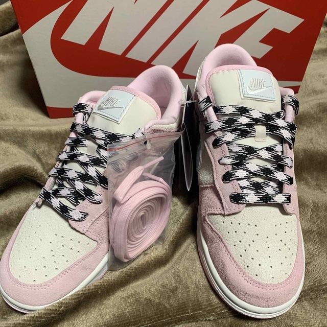 Nike WMNS Dunk Low LX "Pink Foam"