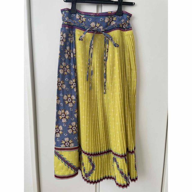 SNIDEL(スナイデル)のSnidel スナイデル　花柄　デザイン　スカート レディースのスカート(ひざ丈スカート)の商品写真
