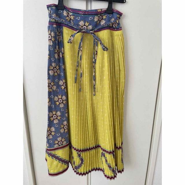 SNIDEL(スナイデル)のSnidel スナイデル　花柄　デザイン　スカート レディースのスカート(ひざ丈スカート)の商品写真