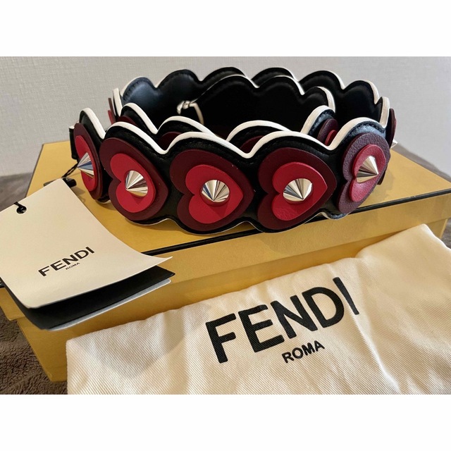FENDI - 【新品未使用】FENDI フェンディ バッグストラップ ハート