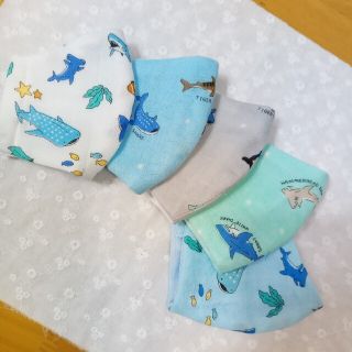 ハンドメイド　お魚柄　インナーマスク　5枚セット(外出用品)