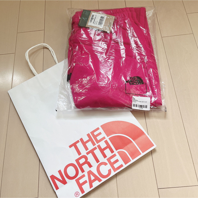 THE NORTH FACE(ザノースフェイス)のノースフェイス スウェットパンツ レディース メンズ ジョガーパンツ  ピンク レディースのパンツ(カジュアルパンツ)の商品写真
