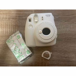 フジフイルム(富士フイルム)のInstaxmini8+ チェキ付き(フィルムカメラ)