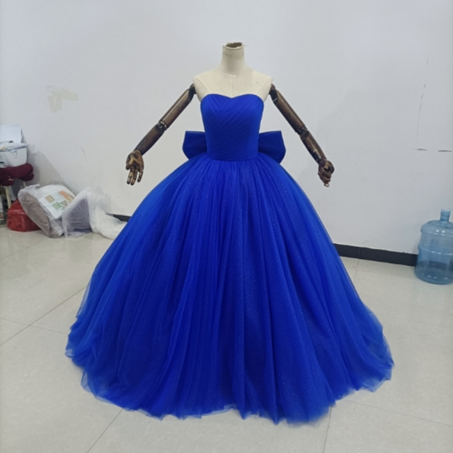 青/ブルー カラードレス キラキラチュール ベアトップ 挙式 レディースのフォーマル/ドレス(ウェディングドレス)の商品写真