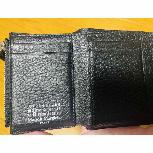 Maison Martin Margiela(マルタンマルジェラ)のMaison Margiela ZIP COMPACT TRI FOLD レディースのファッション小物(財布)の商品写真