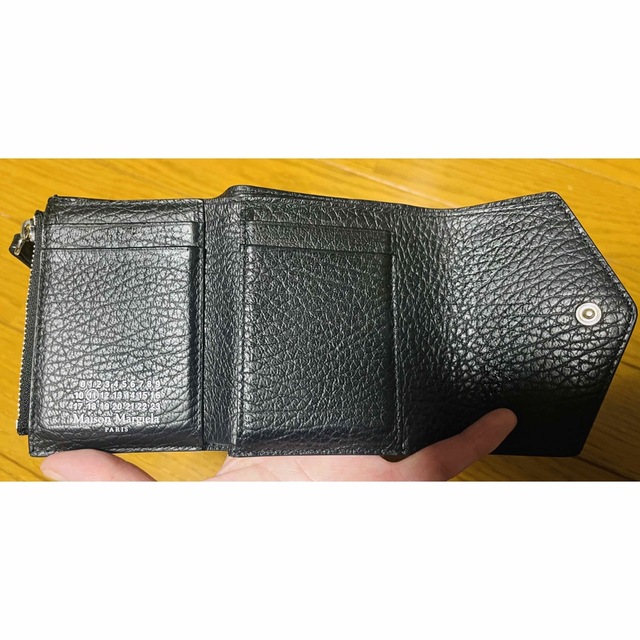 Maison Martin Margiela(マルタンマルジェラ)のMaison Margiela ZIP COMPACT TRI FOLD レディースのファッション小物(財布)の商品写真