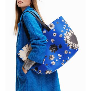 デシグアル(DESIGUAL)の新品✨タグ付き♪ Desigual  トートバッグ　ブルー系柄　大特価‼️(トートバッグ)