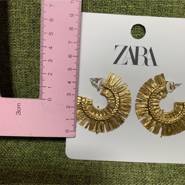 ZARA(ザラ)のZARA ピアス　ゴールド レディースのアクセサリー(ピアス)の商品写真