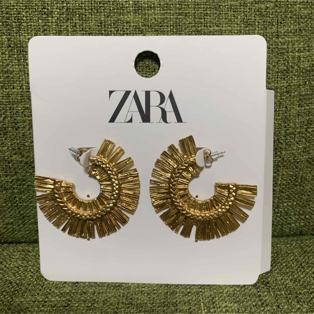 ZARA(ザラ)のZARA ピアス　ゴールド レディースのアクセサリー(ピアス)の商品写真