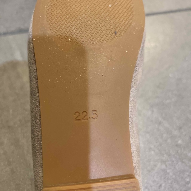 新品２２.5センチスエードパンプス キッズ/ベビー/マタニティのキッズ靴/シューズ(15cm~)(ローファー)の商品写真