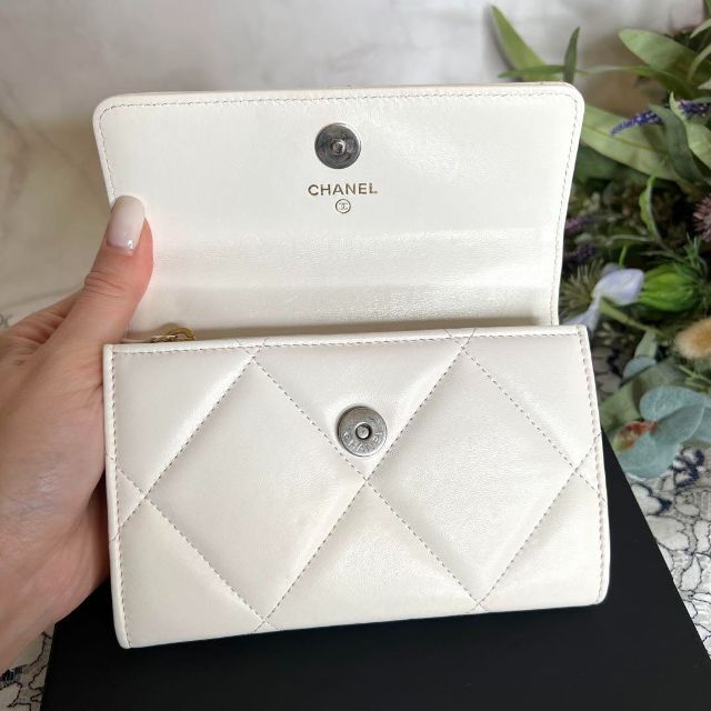 CHANEL シャネル【極美品】二つ折りフラップ 19 ミニウォレット