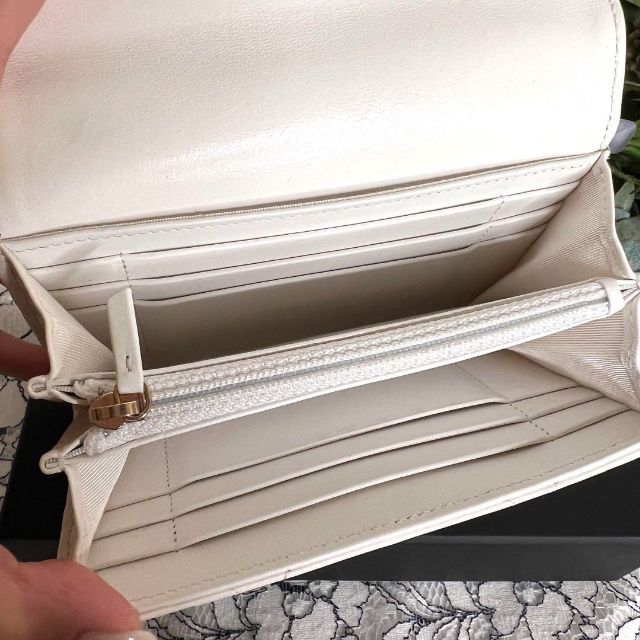 CHANEL シャネル【極美品】二つ折りフラップ 19 ミニウォレット で