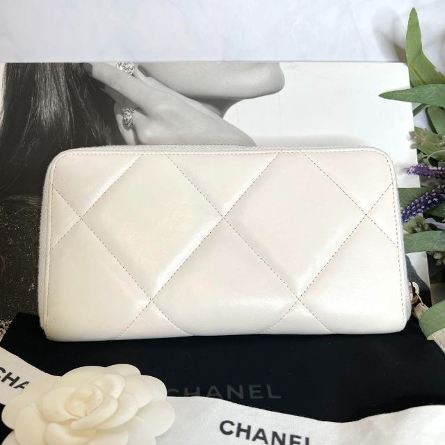 幸せなふたりに贈る結婚祝い CHANEL - CHANEL シャネル【美品】19 マトラッセ ナインティーン 長財布 財布