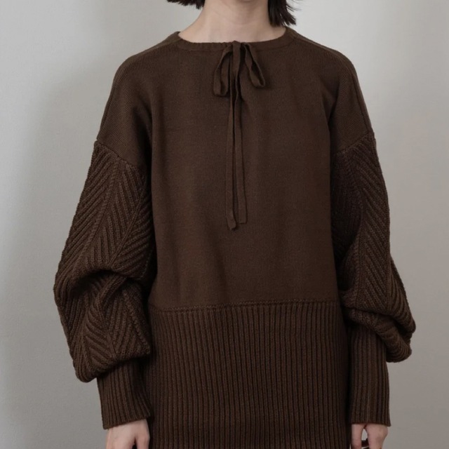 lawgy(ラウジー)のlawgy【neck string knit】brown レディースのトップス(ニット/セーター)の商品写真